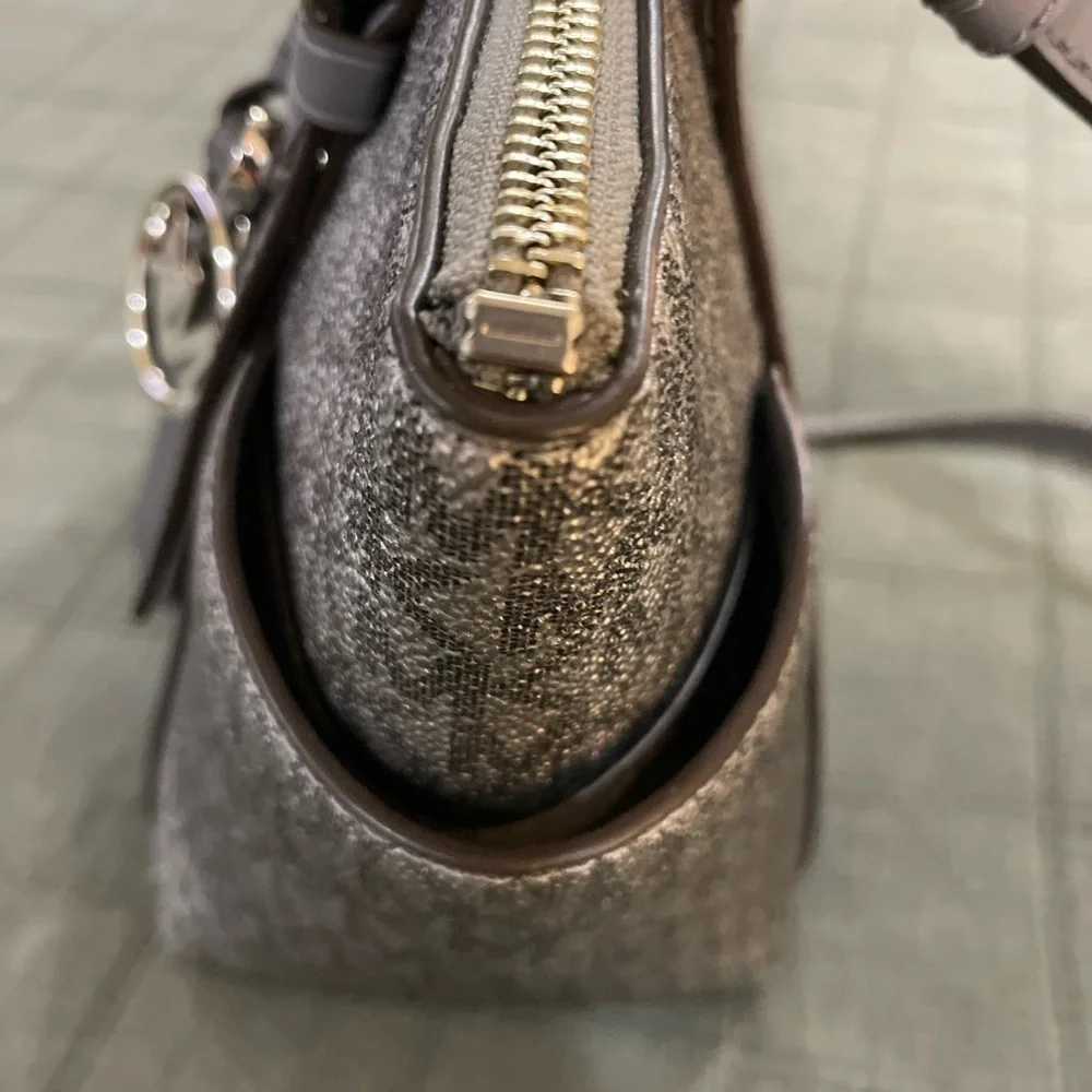 Michael Kors Sullivan handbag - Picture 4 of 15